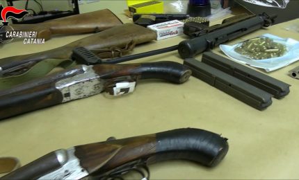 Arsenale con armi e droga nel quartiere Librino di Catania