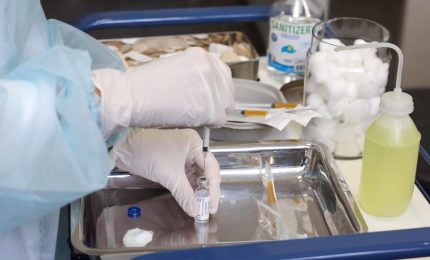 Contagi Covid in calo in Sicilia, somministrate 974 quinte dosi vaccino