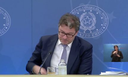 Manovra, Giorgetti si commuove ricordando Maroni "Il bonus &egrave; suo"