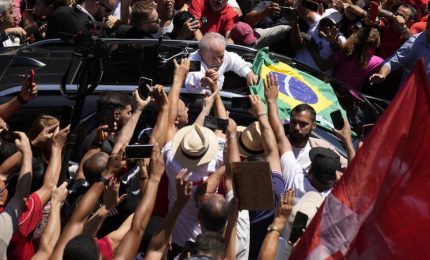 In Brasile proteste popolari contro la vittoria per un soffio di Lula alle elezioni che tanta gente definisce truccate (5 VIDEO)