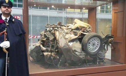 I resti dell&rsquo;auto della scorta di Falcone esposti a Milano