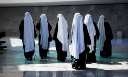 Il numero dei cattolici cresce nel mondo ma diminuiscono preti e suore