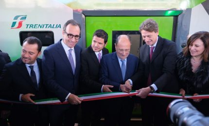 Il Blues del Regionale di Trenitalia corre sui binari della Sicilia