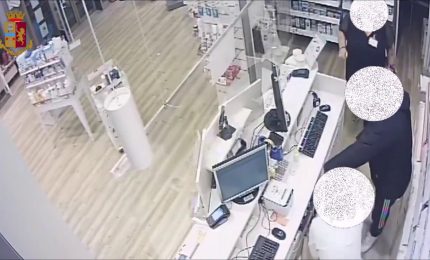 Rapina a mano armata in una farmacia a Milano, arrestato 38enne