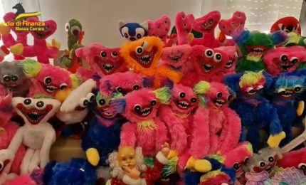 Massa Carrara, la Gdf sequestra 550 articoli natalizi pericolosi