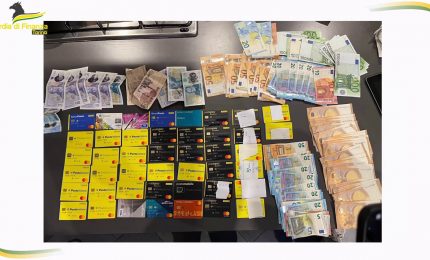 Caf torinesi creavano falsi permessi di soggiorno