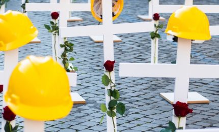 A Palermo un'altra morte sul lavoro: cade un 67enne arrampicato su un'impalcatura. Ringraziamo la Ue/ MATTINALE 866