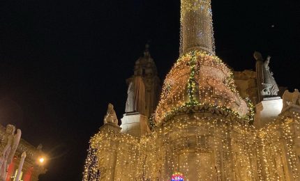 Natale a Palermo con la spettacolare illuminazione dell'obelisco di Piazza san Domenico