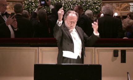 Con l'inno nazionale e quello europeo si apre la prima della Scala