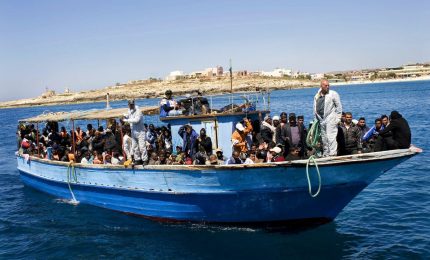 Sbarchi a Lampedusa, 5 arresti per favoreggiamento dell&rsquo;immigrazione clandestina e tortura