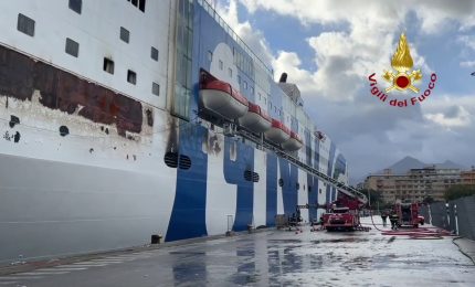 Incendio traghetto Palermo-Napoli, nuove operazioni di raffreddamento