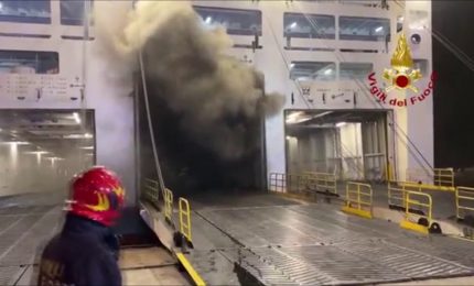 Incendio sul traghetto Palermo-Napoli, le immagini dei soccorsi