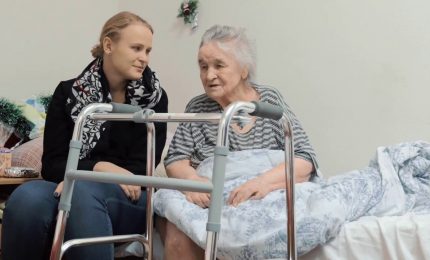 Welfare, via libera al ddl per gli anziani non autosufficienti