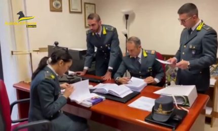 Frode fiscale su vendita carburanti, 9 indagati a Salerno