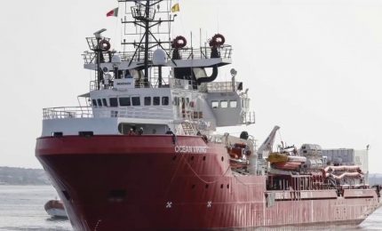 Migranti, la Ocean Viking giunta ad Ancona