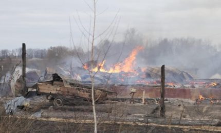 Bombe tra Russia e Ucraina: i russi vogliono provocare un esodo di profughi verso l'Europa, la Germania cerca di impedirlo