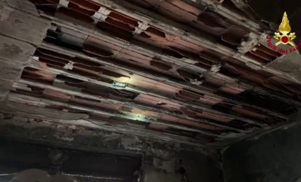 Incendio a Catania, evacuato un palazzo