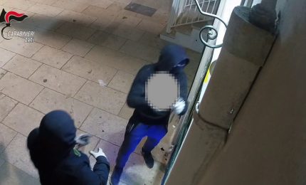 Furti ai self-sevice di tabacchi nel barese, quattro arresti
