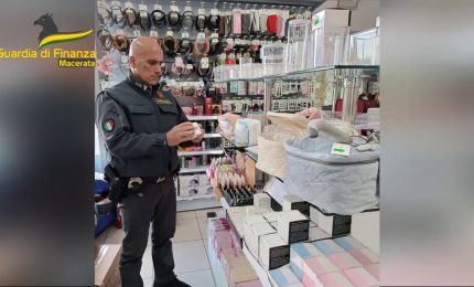 Sostanze cancerogene nei cosmetici, sequestro a Civitanova Marche