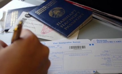 Passaporti, ritardi fanno saltare 80 mila viaggi