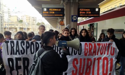 Palermo, studenti protestano contro il caro-biglietti della metro
