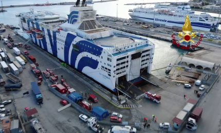 Incendio traghetto Palermo-Napoli, si spengono gli ultimi focolai