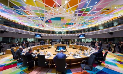 Gli USA stanziano 370 miliardi di dollari di aiuti alle proprie imprese per finire di distruggere l'Unione europea?