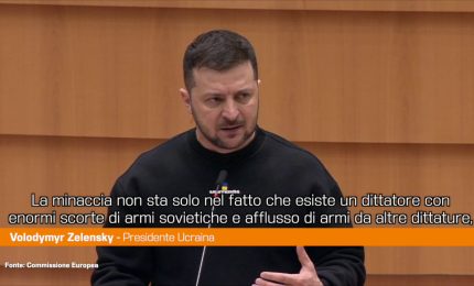 Zelensky al Parlamento Ue "Ci difendiamo dalla forza pi&ugrave; anti-europea"
