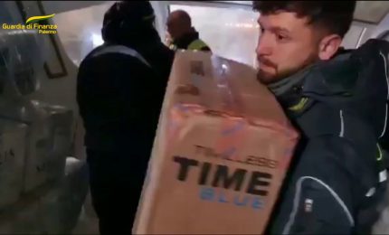 Sequestrata barca con 4 tonnellate di sigarette, 3 arresti