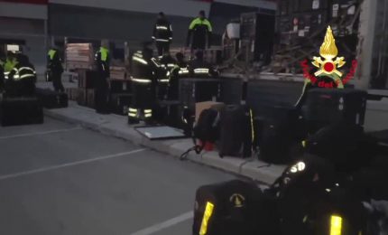 Vigili del fuoco al lavoro nella zona di Hatay in Turchia