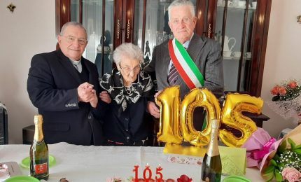 Festa a Castellammare Del Golfo per i 105 anni di nonna Maria
