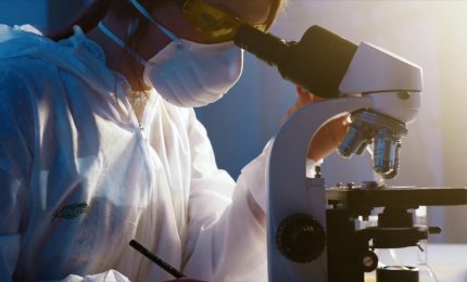 Il tumore del polmone colpisce sempre pi&ugrave; donne e giovani