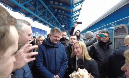 Ucraina, Meloni arriva alla stazione di Kiev