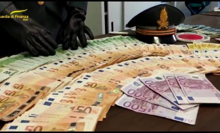 Banconote nascoste in un camper, due arresti per trasferimenti di beni