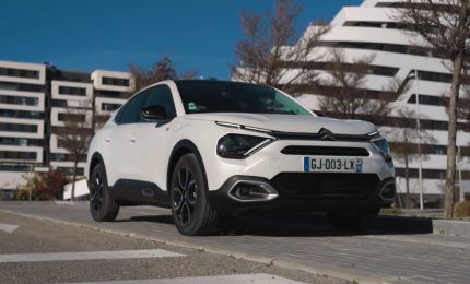 Citroen &euml;-C4 X Elettrica, fino a 360 km di autonomia