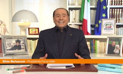Berlusconi "Liberiamo l'Italia dalla burocrazia"
