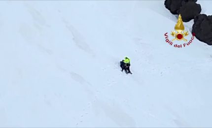 Escursionista ferito sull'Etna, le immagini del salvataggio