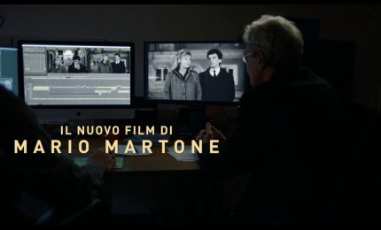 "Laggi&ugrave; qualcuno mi ama", Martone racconta Troisi