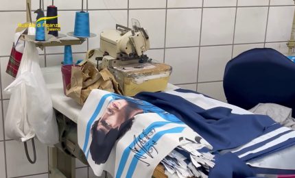 Salerno, sequestrati 100 mila articoli squadre di calcio contraffatti