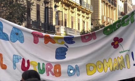 Marcia per la pace, a Palermo lungo corteo con migliaia di giovani