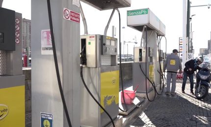 Il diesel torna a costare meno della benzina