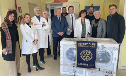 Mago Dimis dona lavatrice e asciugatrice all&rsquo;Hospice Pediatrico del Garibaldi Catania