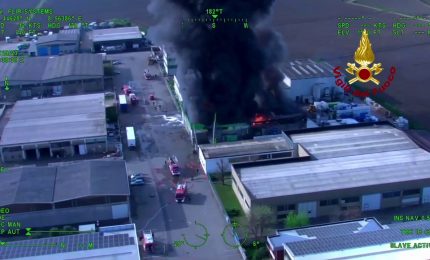 Esplosione in fabbrica vernici a Novara, evacuati gli edifici vicini