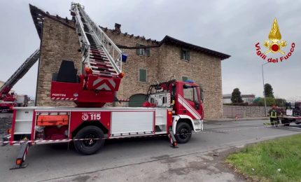 Grumello dal Monte, si incendia tetto di una cascina. nessun ferito