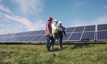 L'occupazione accelera, i servizi trainano la domanda
