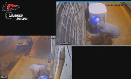 Bomba carta a esercizi commerciali a Siracusa, 3 arresti e 7 indagati