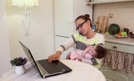 1 donna su 5 fuori da mercato del lavoro dopo nascita di un figlio