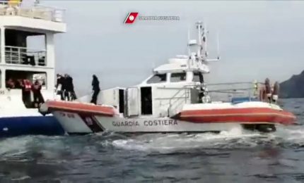 Incendio traghetto Eolie, le immagini dei 5 passeggeri salvati