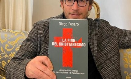 Diego Fusaro: "La missione di Papa Bergoglio è far precipitare nell'abisso il cristianesimo"