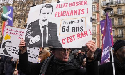 Proteste popolari sempre più 'pesanti' in Francia contro Macron. Ormai il suo destino è segnato: andrà a casa